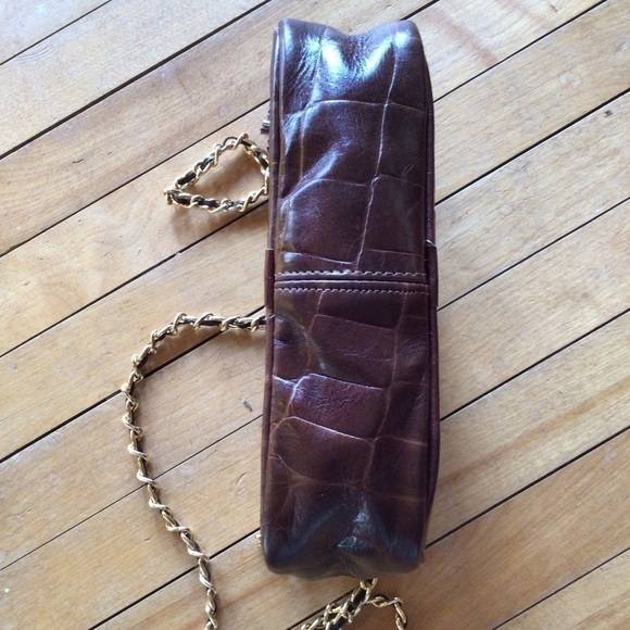 L. J. Simone croc embossed bag with chain strap and tassel. - Picture 5 of 6